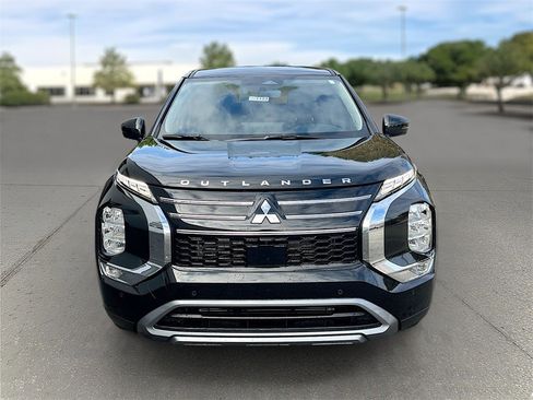 New 2025 Mitsubishi Outlander SE image 2