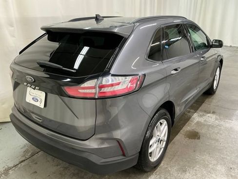Used 2021 Ford Edge SE FWD image 3