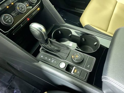 Used 2022 Volkswagen Atlas Cross Sport SE image 16