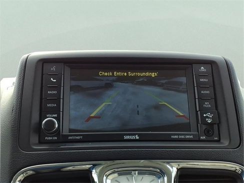 Used 2016 Chrysler Town & Country Touring w/ Driver Convenience Group image 21