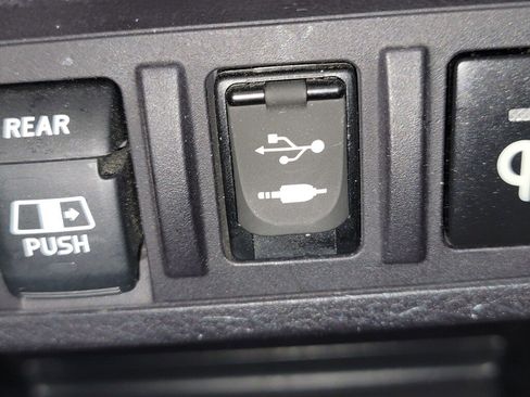 Used 2018 Toyota Tacoma TRD Sport image 25