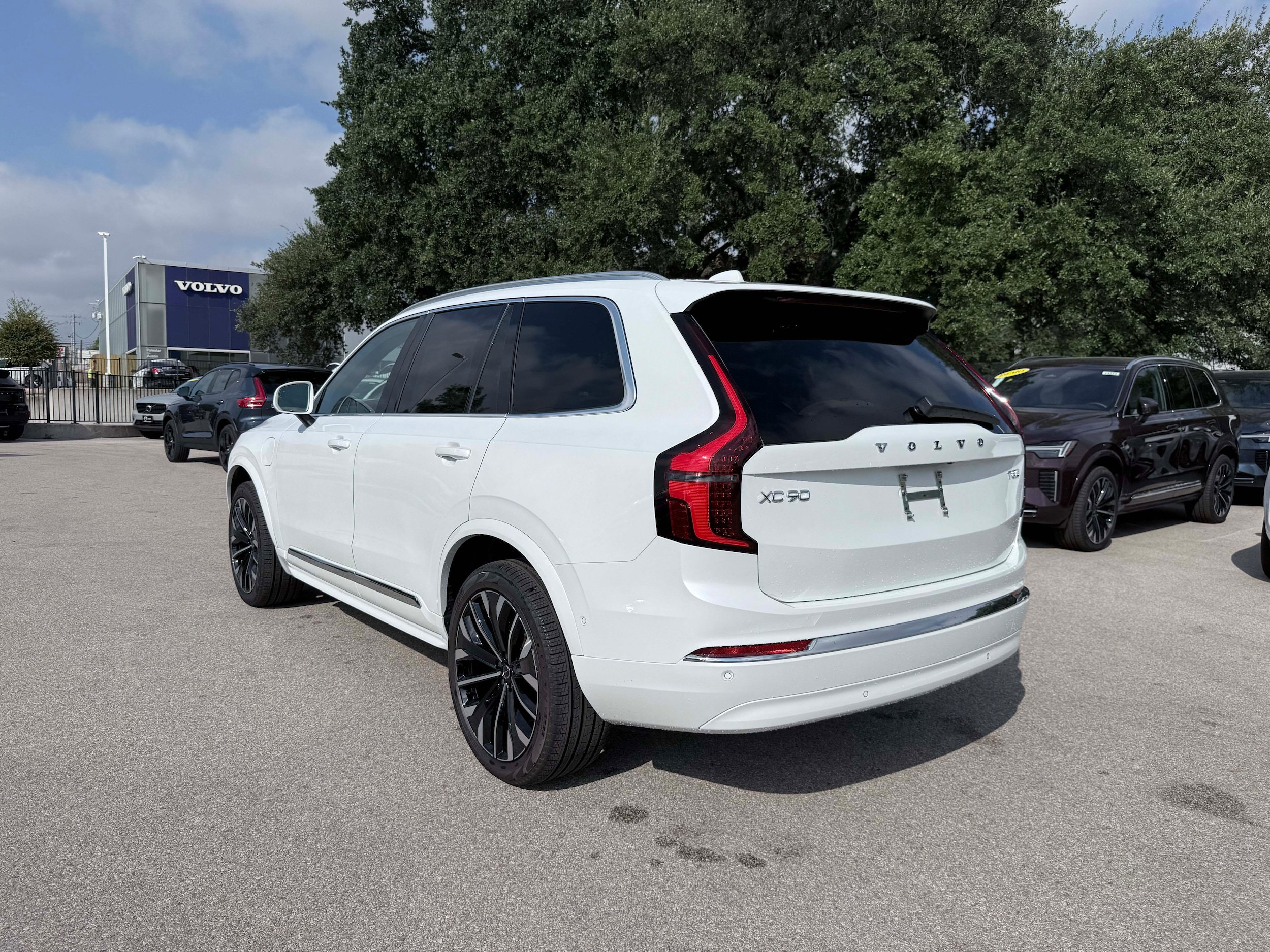 New 2026 Volvo XC90 T8 Plus AWD/4WD image 4