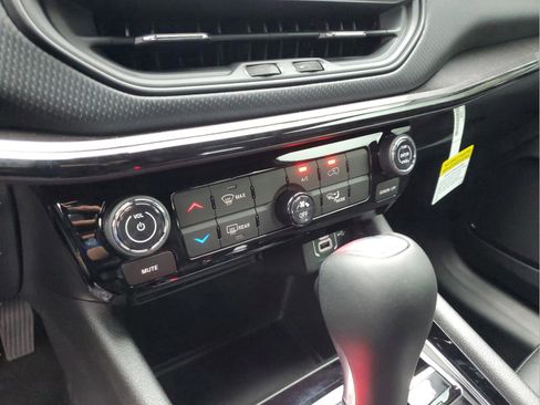 New 2026 Jeep Compass Latitude AWD/4WD image 21