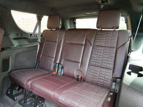 Used 2023 Cadillac Escalade ESV Premium Luxury Platinum w/ Heavy-Duty Trailer Package AWD/4WD image 11
