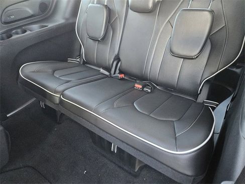 New 2026 Chrysler Pacifica Limited image 20