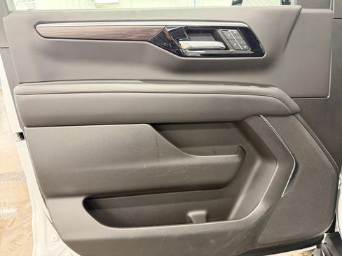 Used 2025 Chevrolet Tahoe LT image 23