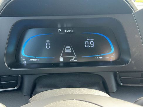 Certified 2025 Hyundai Elantra Sport image 18