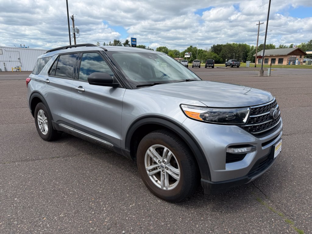 Used 2022 Ford Explorer XLT w/ Equipment Group 202A AWD/4WD image 8