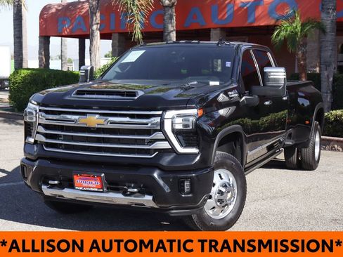 Used 2024 Chevrolet Silverado 3500 High Country w/ High Country Premium Package AWD/4WD image 4