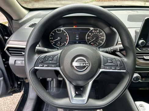 Used 2024 Nissan Altima 2.5 SV FWD image 21