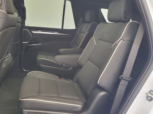 New 2026 Cadillac Escalade Luxury w/ LPO, Radiant Package image 32