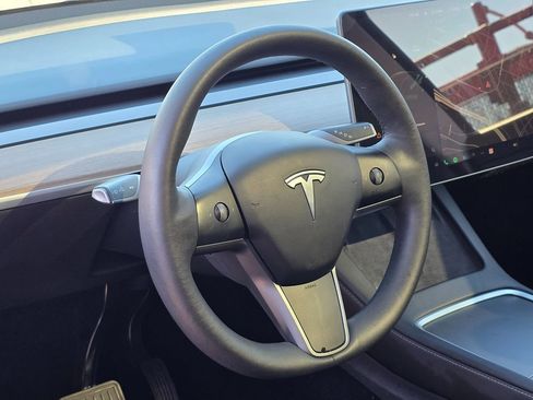 Used 2021 Tesla Model Y Long Range image 18