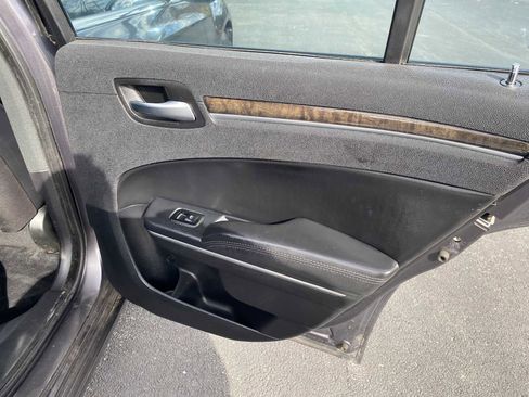 Used 2014 Chrysler 300 C image 41
