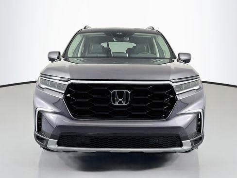 Certified 2023 Honda Pilot Touring image 2