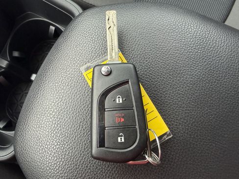 Used 2024 Toyota RAV4 LE AWD/4WD image 32