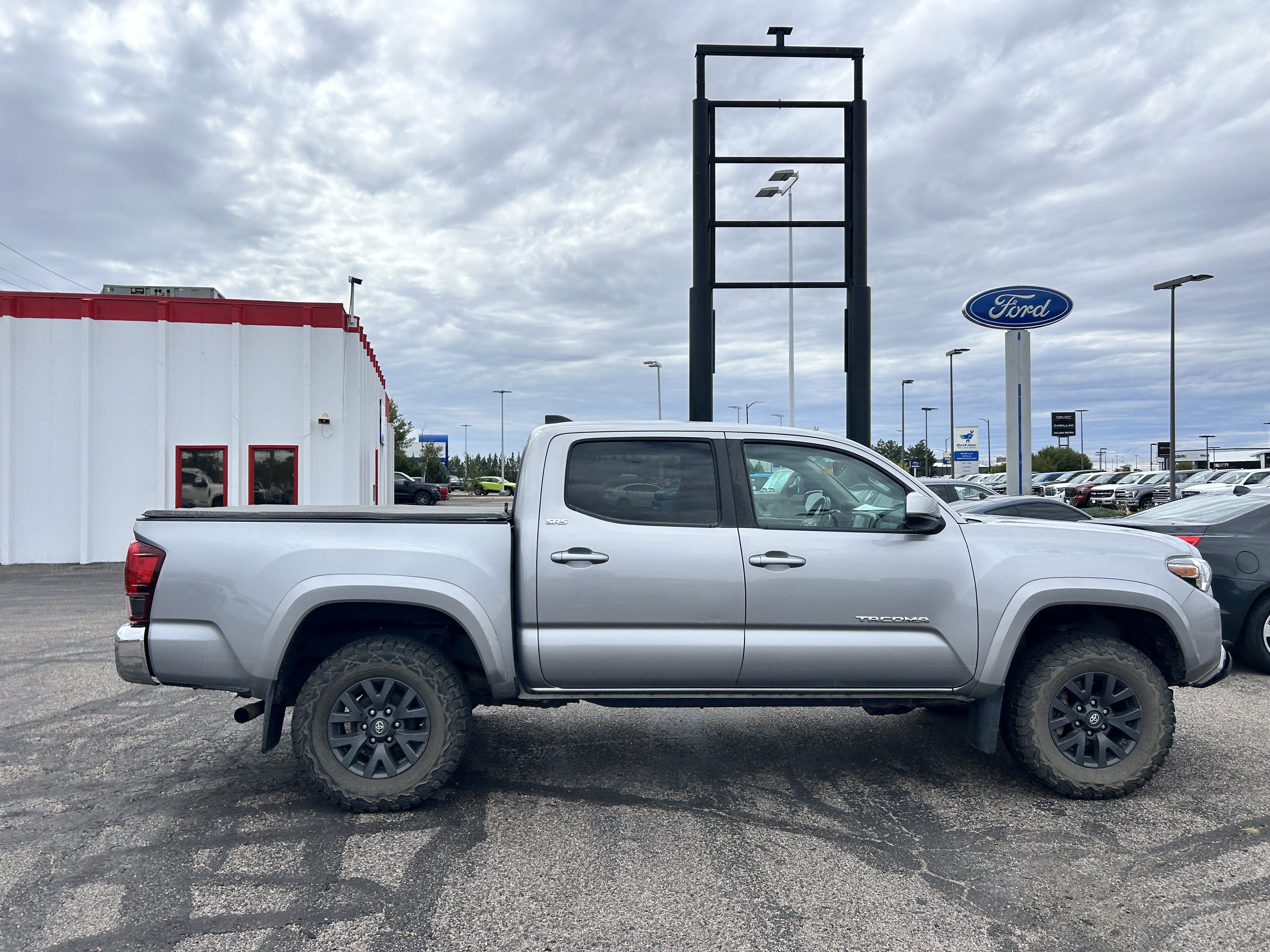 Used 2021 Toyota Tacoma SR5 AWD/4WD image 6