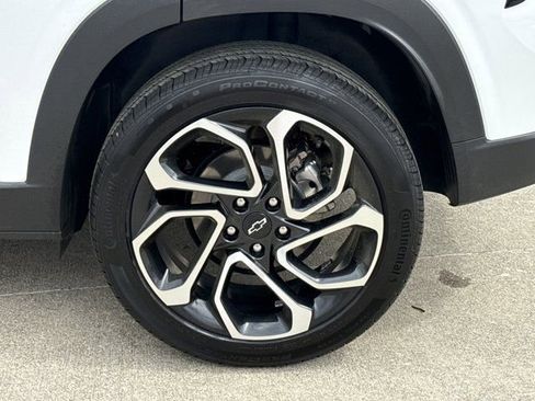 Used 2025 Chevrolet Trax RS w/ Driver Confidence Package image 19