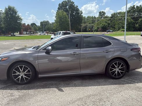 Used 2022 Toyota Camry SE w/ Convenience Package FWD image 2