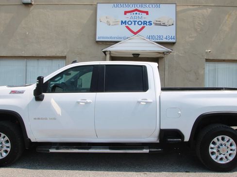 Used 2023 Chevrolet Silverado 2500 LT w/ Convenience Package AWD/4WD image 5
