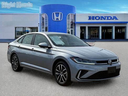 Used 2025 Volkswagen Jetta SE FWD image 10