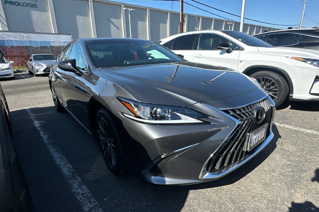 Used 2025 Lexus ES 300h w/ Premium Package FWD image 2