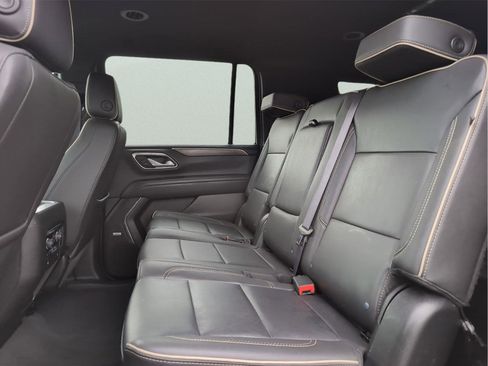 Used 2024 Chevrolet Suburban Premier RWD image 31