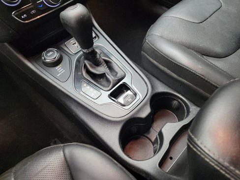 Used 2019 Jeep Cherokee Limited AWD/4WD image 26