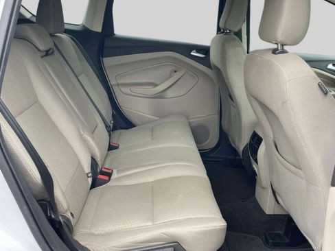 Used 2019 Ford Escape SE image 2