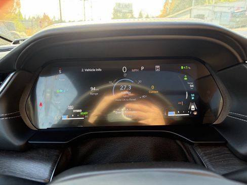 Used 2023 Jeep Grand Cherokee Overland w/ Luxury Tech Group IV image 3