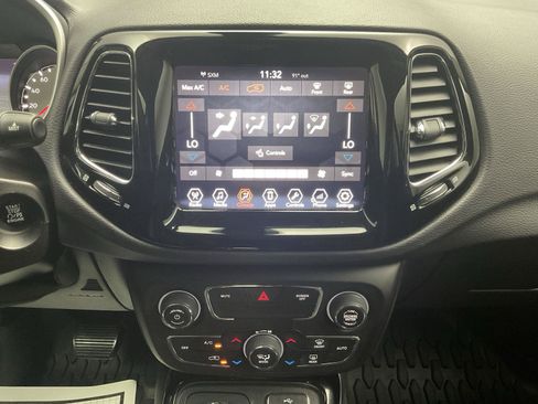 Used 2018 Jeep Compass Limited AWD/4WD image 15
