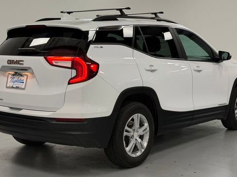 Used 2022 GMC Terrain SLE w/ Driver Convenience Package FWD image 3