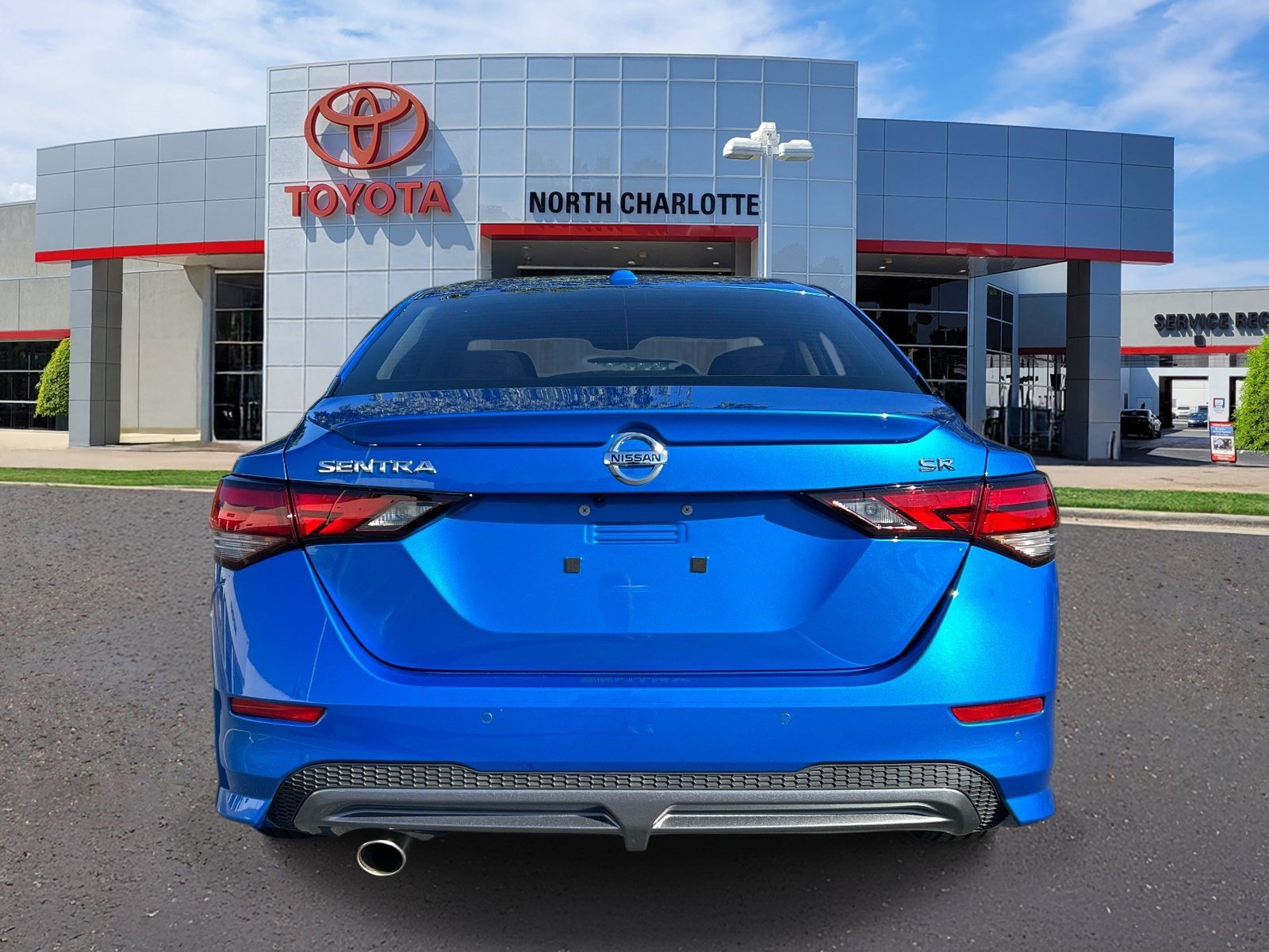 Used 2022 Nissan Sentra SR w/ Trunk Package FWD image 5