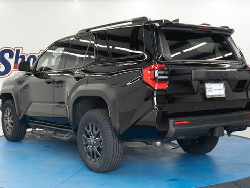 Used 2025 Toyota 4Runner SR5 AWD/4WD image 31