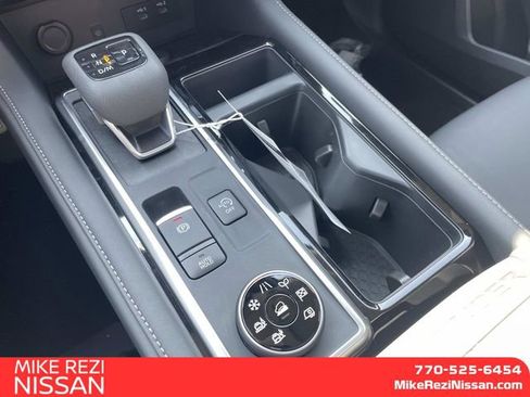 New 2026 Nissan Pathfinder SL w/ SL Premium Package AWD/4WD image 17
