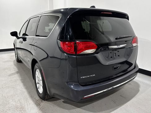 Used 2020 Chrysler Pacifica Touring w/ Advanced Safetytec Group FWD image 42