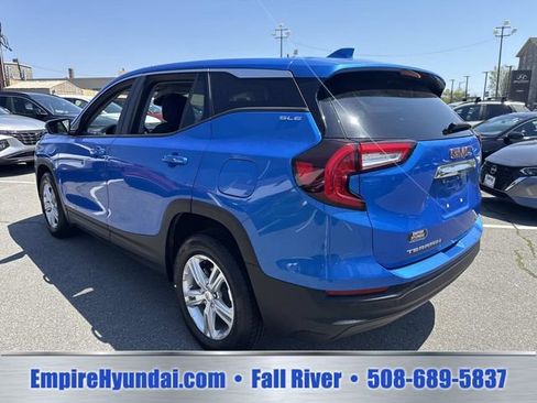 Used 2024 GMC Terrain SLE AWD/4WD image 9