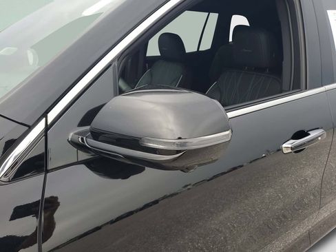 Used 2025 Buick Enclave Avenir FWD image 28