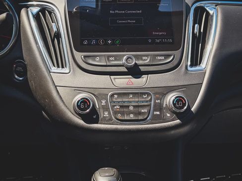 Used 2019 Chevrolet Malibu Hybrid w/ Leather Package FWD image 9