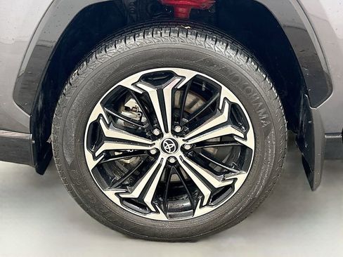 Used 2025 Toyota RAV4 XSE AWD/4WD image 30