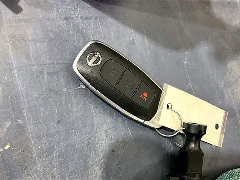 Used 2023 Nissan Rogue S AWD/4WD image 10
