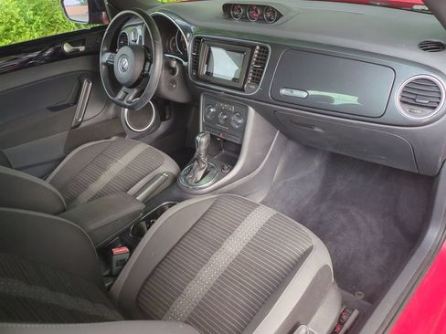 Used 2013 Volkswagen Beetle Turbo FWD image 28