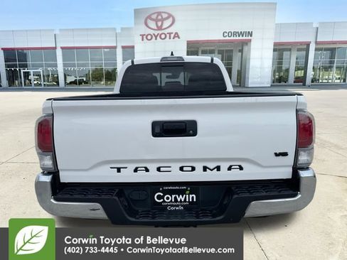 Used 2020 Toyota Tacoma TRD Off-Road w/ Blackout Package AWD/4WD image 4