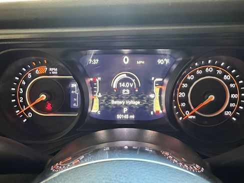 Used 2025 Jeep Wrangler Unlimited Sahara AWD/4WD image 39