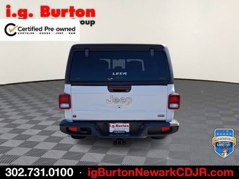 Certified 2022 Jeep Gladiator Overland w/ Popular Equipment Package AWD/4WD image 5