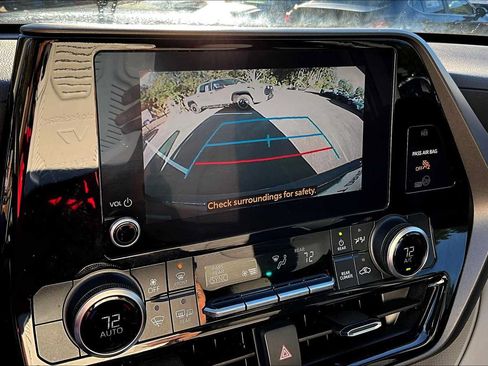 Used 2023 Toyota Highlander L FWD image 25