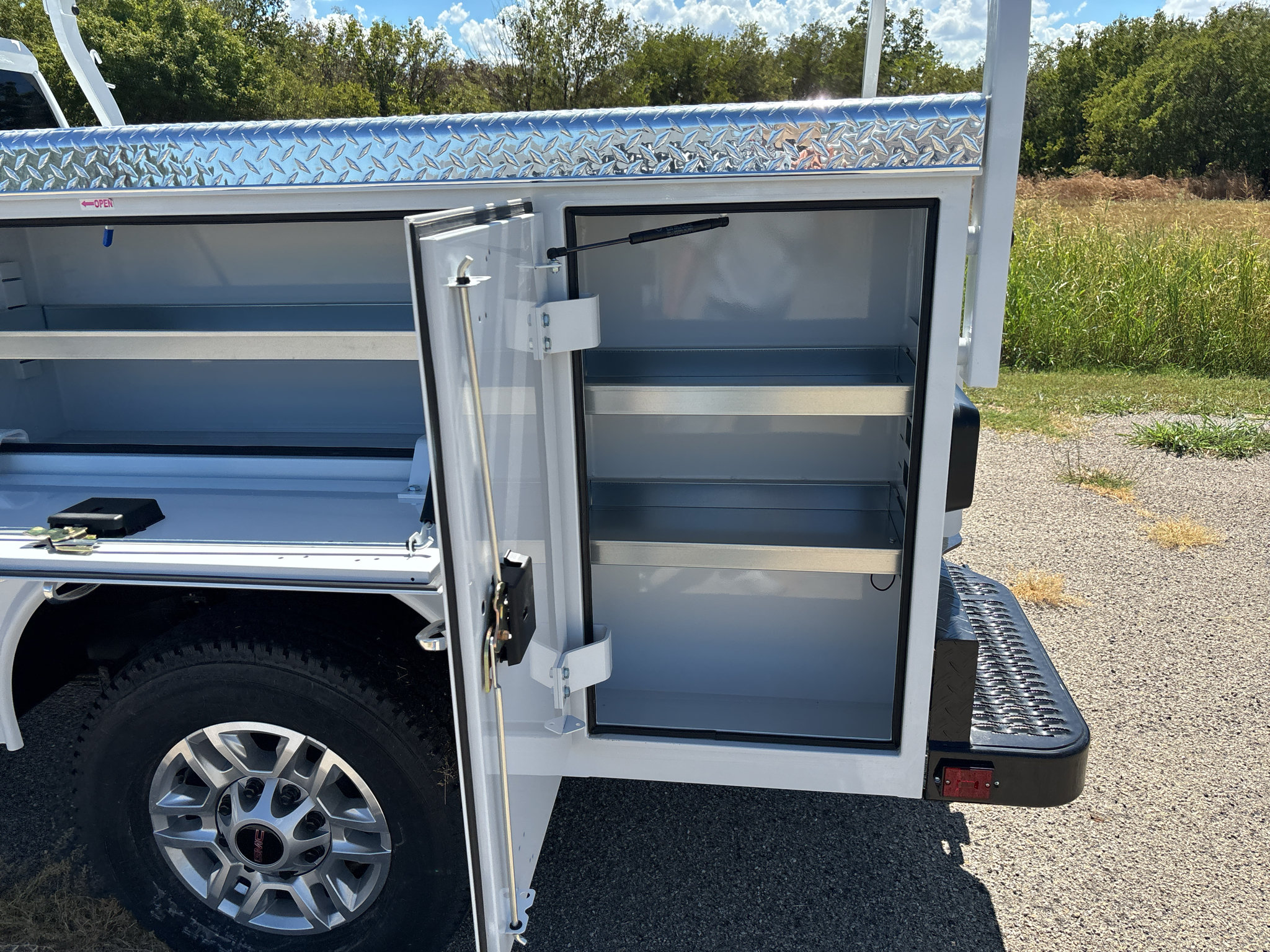Used 2026 GMC Sierra 2500 Pro w/ Convenience Package AWD/4WD image 14