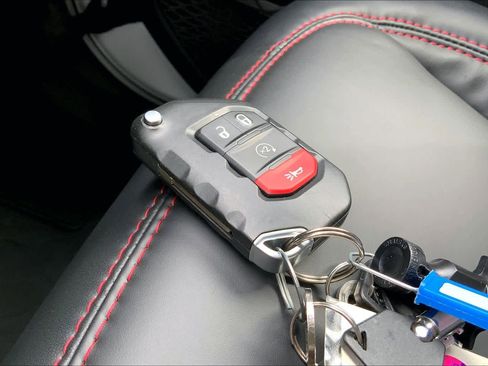 Used 2025 Jeep Gladiator Rubicon image 14