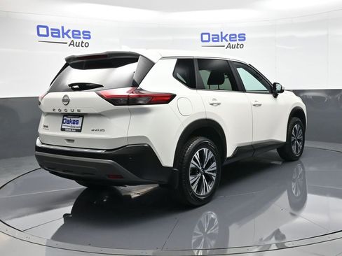 Used 2023 Nissan Rogue SV image 8