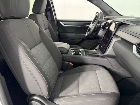 Used 2025 GMC Acadia Elevation image 34