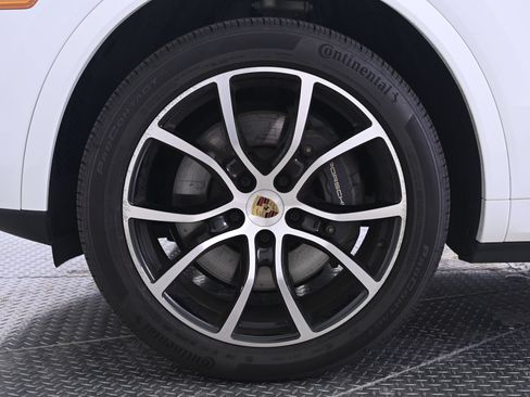 Certified 2023 Porsche Cayenne AWD/4WD image 11
